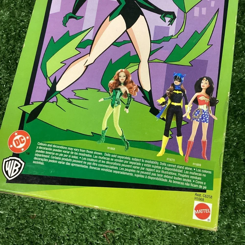 Barbie Poison Ivy Doll Redhead Green outfit Mattel 2004